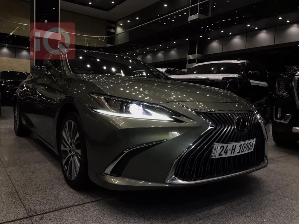 Lexus ES